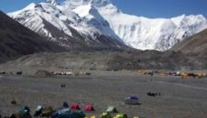 Arrébb tolta három centit a földrengés a Mount Everestet