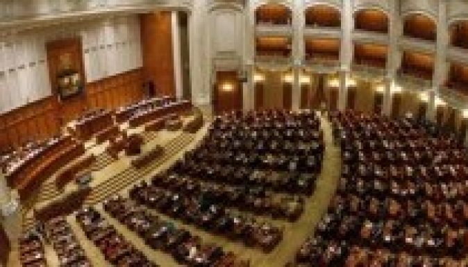 Megszavazták maguknak a különnyugdíjat a honatyák