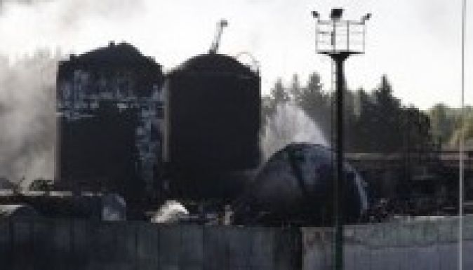 Sikerült teljesen eloltani a tüzet a Kijev mellett kigyulladt olajraktárban