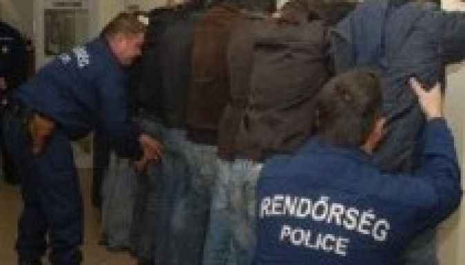 Román embercsempész ellen emeltek vádat Magyarországon