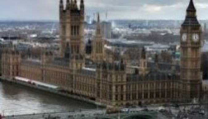 Tatarozni kellene a brit parlamentet, de nagyon sokba kerül