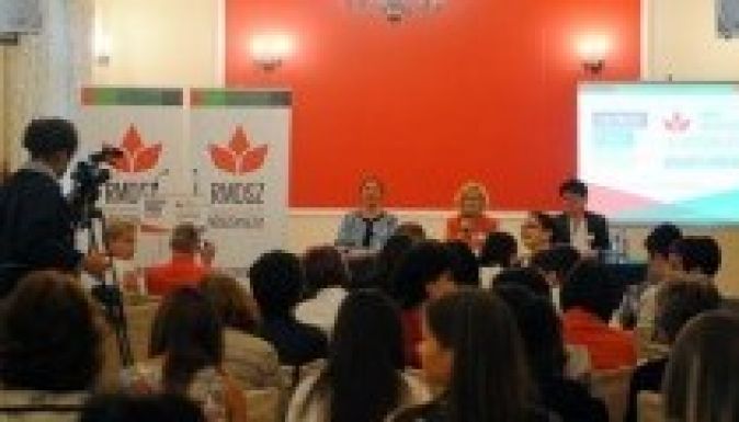 „Kamaszkorát” éli most az RMDSZ Nőszervezete