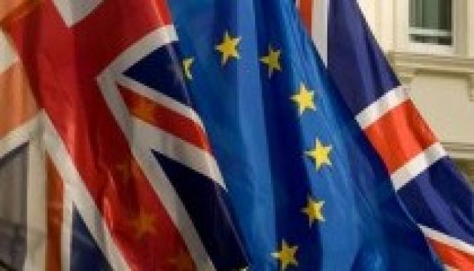 Maradna az EU-ban a britek kétharmada