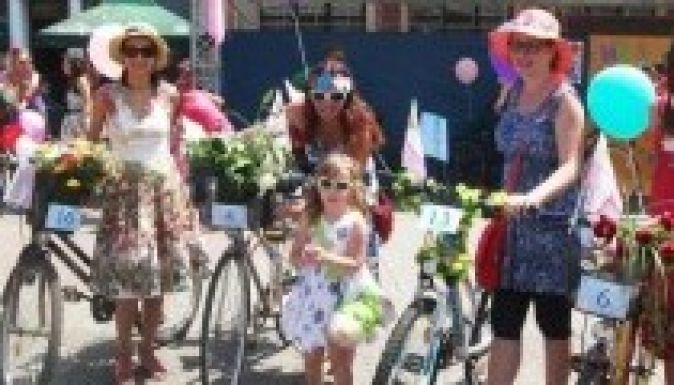 Szoknyás kerékpározásra invitálják a nőket