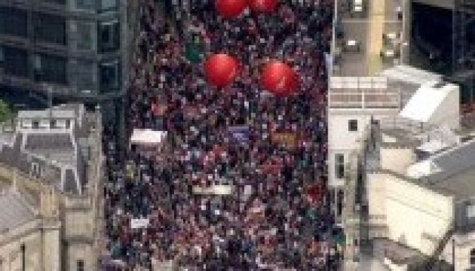 Cameron megszorítási politikája ellen tiltakoztak Londonban