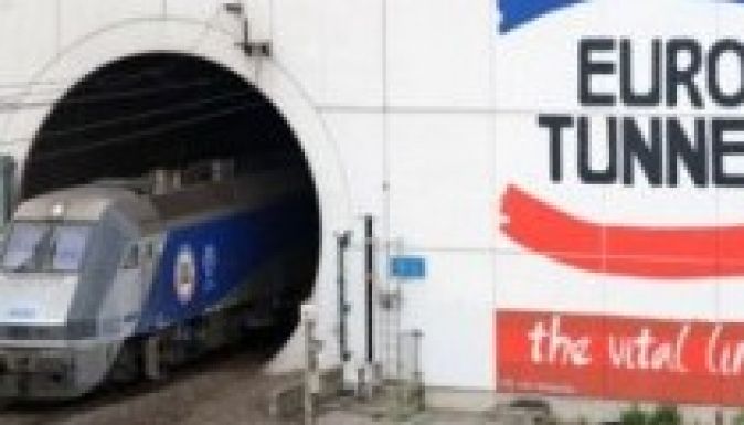 Tűz miatt nem járnak a vonatok a Csalagútban