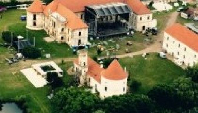 Két órás késéssel nyíltak meg az Electric Castle kapui