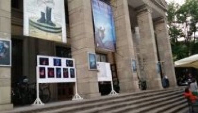 Csíki Játékszín: vidám repertoárra hangolva