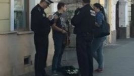 Kolozsváriak ezrei vették védelmükbe a megbüntetett utcai zenészt