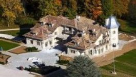 Felháborító légitámadások a Schumacher-villa ellen