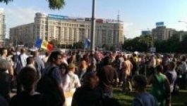 Victor Ponta lemondását követelték bukaresti tüntetők