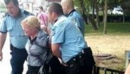 Megbilincseltek egy nőt, mert szabálytalanul kelt át az úttesten (VIDEÓ)