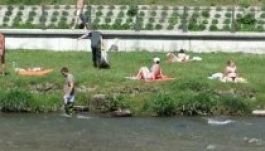 Halászok takarítják Kolozsváron a Szamost (GALÉRIA)