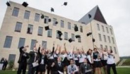 Kicsengettek a marosvásárhelyi Sapientián