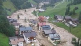 Áradásokat és sárlavinákat okoztak a heves esőzések Tirolban