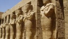 Öngyilkos merénylő robbantotta fel magát a karnaki templomoknál