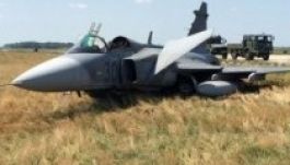 Felvétel készült a magyar pilóta katapultálásáról (VIDEÓ)