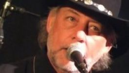 Egy fejvadász agyonlőtte Randy Howard countryénekest