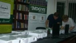 Adomány a MOGYE magyar oktatóinak