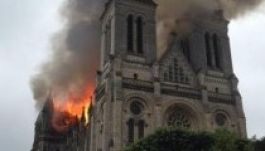 Megfékezték a lángokat a francia székesegyházban (VIDEÓ)