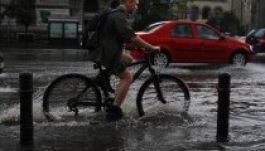 Esőzések, áradások miatt riadóztatnak a meteorológusok