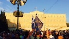 Az euró megőrzéséért tüntettek Görögországban