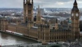 Tatarozni kellene a brit parlamentet, de nagyon sokba kerül