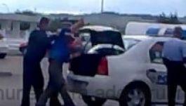 Csomagtartóban szállították a rendőrök a gyanúsítottat