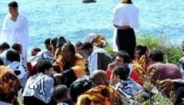 Másfél nap alatt 2700 menekültet mentettek ki a tengerből