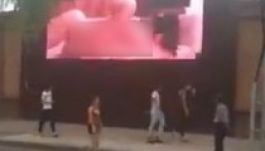 Pornót vetítettek egy kínai város videófalán (VIDEÓ)