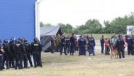 Lázongtak a röszkei menekülttábor lakói, rendőröket vetettek be