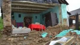 Földcsuszamlás miatt összeomlott hat ház a Maros megyei Apoldon (FOTÓK)