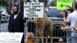 Felbérelt, ortodox zsidónak öltözött mexikóiak tüntettek a Pride ellen