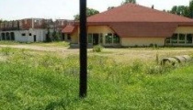 Eladja az önkormányzat a magyar támogatással épült Ady-központot