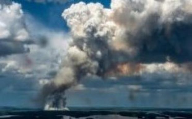 Már katonák is oltják a kanadai erdőtüzet