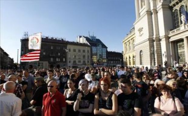 A bevándorlás ellen és a menekültek mellett is tüntettek Budapesten
