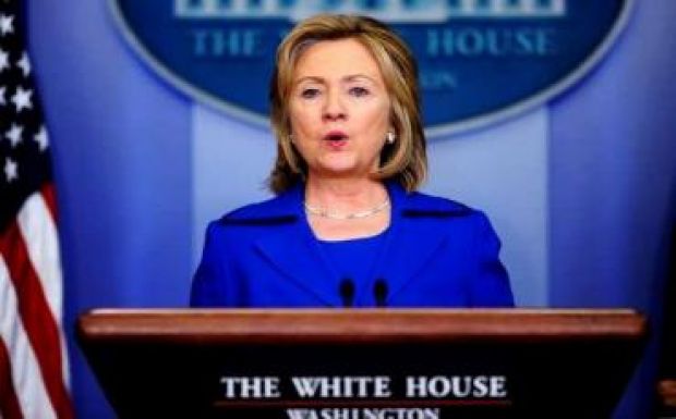 Clinton minimálbér-emelést, szigorúbb pénzügyi felügyeletet ígért
