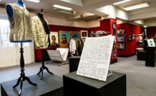 Gyermekhospice-ért árverezte dalszövegeit Robbie Williams