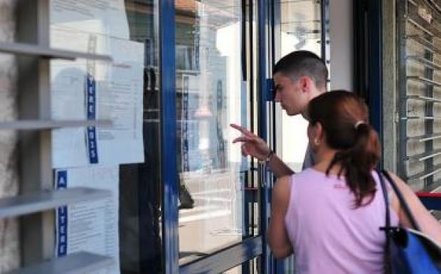 Tolonganak a felvételizők a kolozsvári BBTE-n