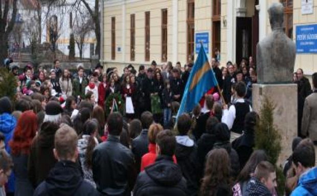 Székedi Ferenc: DNS és pipafüst