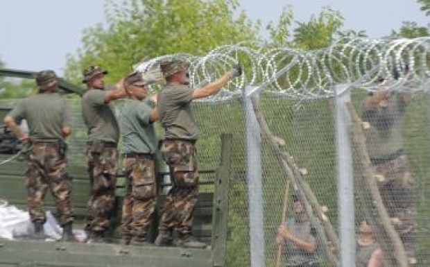 Századvég: a magyarok többsége támogatja a biztonsági határzárat