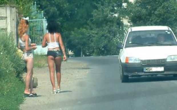 Kifosztotta a prostituált a 81 éves Maros megyei nyugdíjast