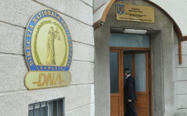 Onkológusokat és gyógyszercégeket gyanúsítanak korrupcióval