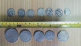 Kincskeresőkre csapott le a rendőrség - a földben talált érték az államé