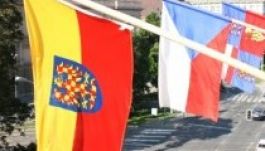 Újra morva zászlók lengenek a morvaországi polgármesteri hivatalokon