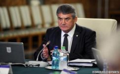 Augusztustól megemelik 48 állami vezető fizetését