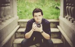 Klaus Johannis hivatalos fotósa egy székelyudvarhelyi fiatalember