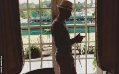 Hamiltont az öltözete miatt nem engedték be a királyi páholyba