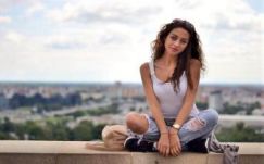 Öt nagy-britanniai egyetemre is bejutott egy most érettségiző cigánylány