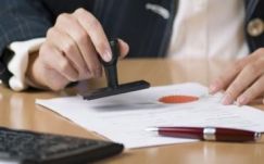 Törölték a bélyegző használatának kötelezettségét